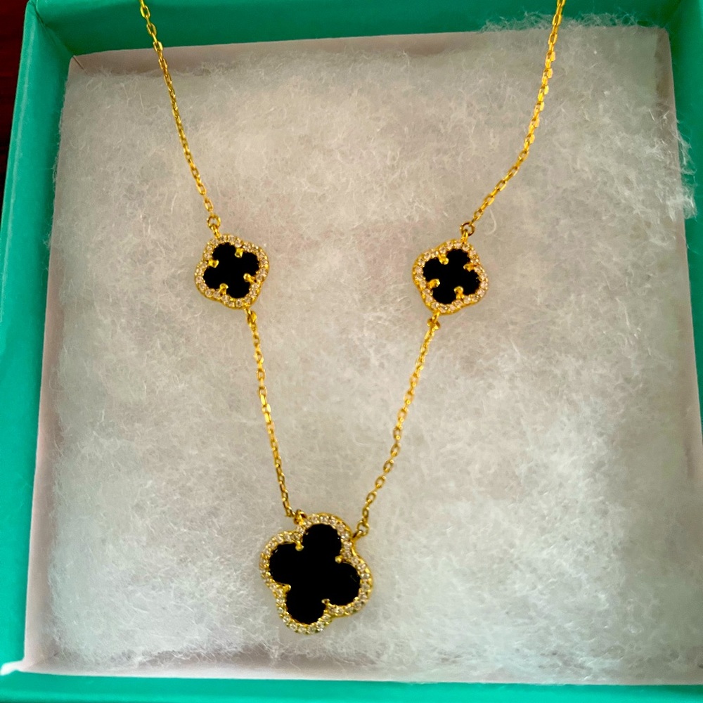 3 clover leaf black necklace